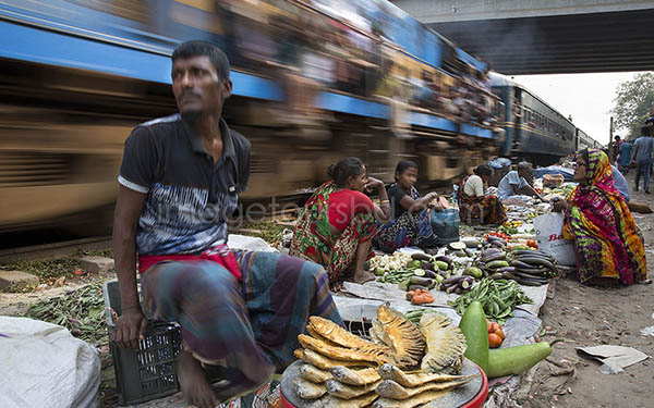 yousuf_daily market at train trek