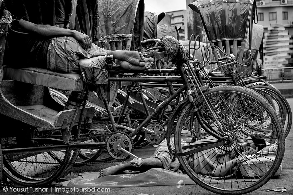 Rikshaw drivers_Bangladesh photo tours