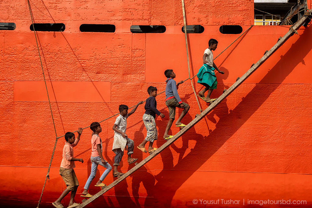 Shipyard children_Bangladesh photo tours